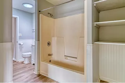 405 W Sugar Ln, Glendale, WI 53217 - Photo 21