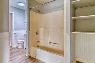 405 W Sugar Ln, Glendale, WI 53217 - Photo 21