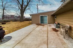 405 W Sugar Ln, Glendale, WI 53217 - Photo 27