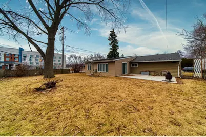 405 W Sugar Ln, Glendale, WI 53217 - Photo 33