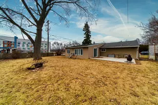 405 W Sugar Ln, Glendale, WI 53217 - Photo 33