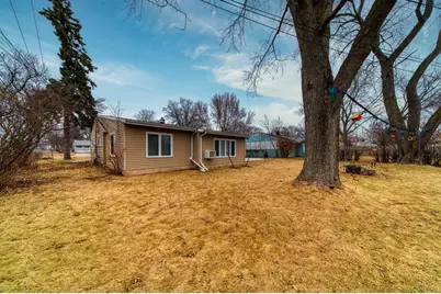 405 W Sugar Ln, Glendale, WI 53217 - Photo 31