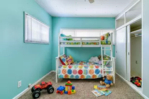 405 W Sugar Ln, Glendale, WI 53217 - Photo 23