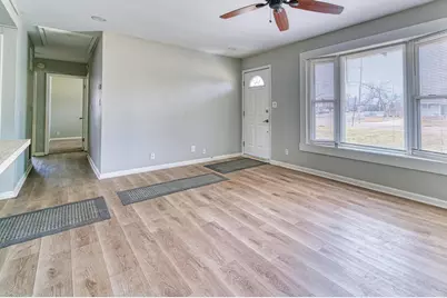 405 W Sugar Ln, Glendale, WI 53217 - Photo 3