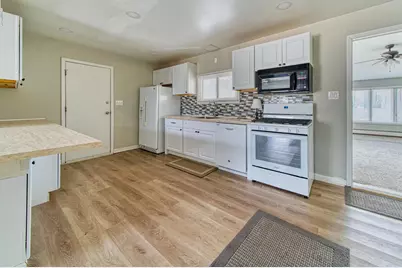 405 W Sugar Ln, Glendale, WI 53217 - Photo 7