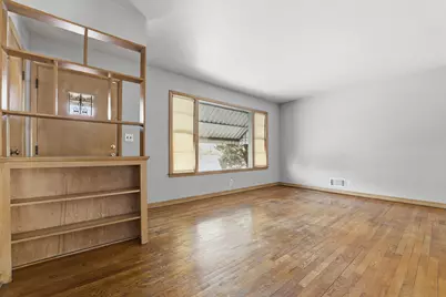 6215 W Keefe Avenue Pkwy, Milwaukee, WI 53216 - Photo 3