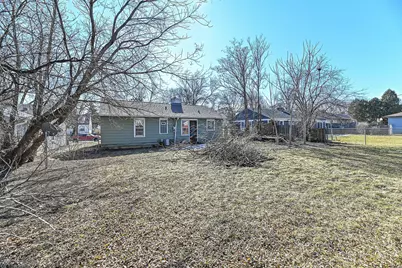 6402 W Bennett Ave, Milwaukee, WI 53219 - Photo 17