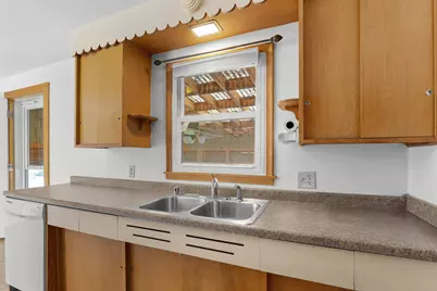 316 E Park View Ln, Manitowoc, WI 54220 - Photo 9