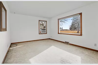 316 E Park View Ln, Manitowoc, WI 54220 - Photo 5