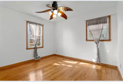 316 E Park View Ln, Manitowoc, WI 54220 - Photo 13