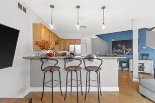 2009 N Cambridge Ave, Milwaukee, WI 53202 - Photo 9