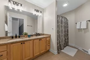 2009 N Cambridge Ave, Milwaukee, WI 53202 - Photo 19