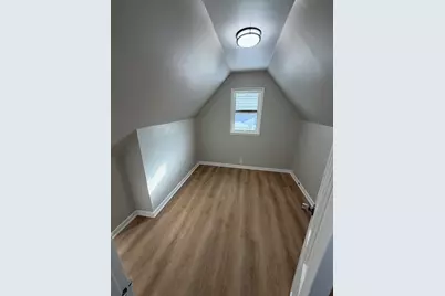 4334 W Eggert Pl, Milwaukee, WI 53218 - Photo 11