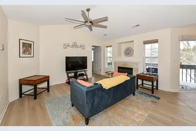 9128 W Elm Ct #F, Franklin, WI 53132 - Photo 5