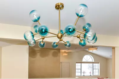 9128 W Elm Ct #F, Franklin, WI 53132 - Photo 3