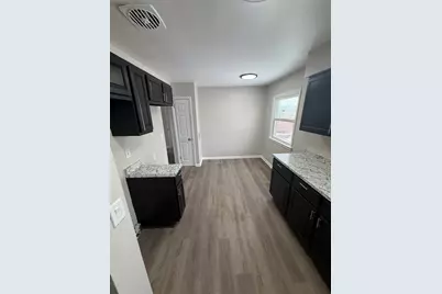 4340 W Eggert Pl, Milwaukee, WI 53218 - Photo 5