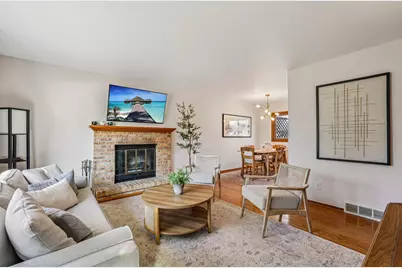 6004  Oriole Ln, Greendale, WI 53129 - Photo 3