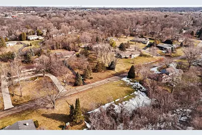 8621 W Midland Dr, Greendale, WI 53129 - Photo 7