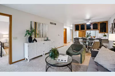 210  Hartford Sq, Hartford, WI 53027 - Photo 3