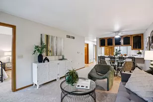 210 Hartford Square, Hartford, WI 53027 - Photo 3