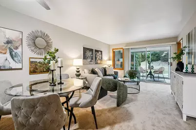 210  Hartford Sq, Hartford, WI 53027 - Photo 5