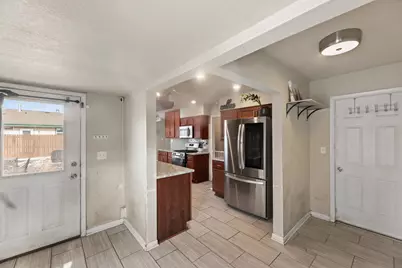 4637 N 101st St, Wauwatosa, WI 53225 - Photo 17