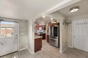 4637 N 101st St, Wauwatosa, WI 53225 - Photo 17