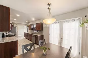 4637 N 101st St, Wauwatosa, WI 53225 - Photo 9