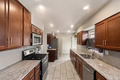 4637 N 101st St, Wauwatosa, WI 53225 - Photo 11