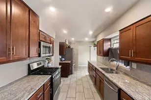 4637 N 101st St, Wauwatosa, WI 53225 - Photo 11