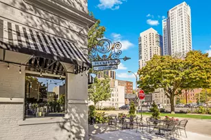 825 N Prospect Ave, Milwaukee, WI 53202 - Photo 25