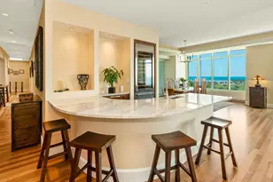 825 N Prospect Ave, Milwaukee, WI 53202 - Photo 5