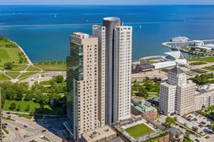 825 N Prospect Ave, Milwaukee, WI 53202 - Photo 23