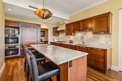 825 N Prospect Ave #701, Milwaukee, WI 53202 - Photo 7