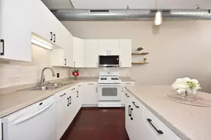 1924 N Hubbard St, Milwaukee, WI 53212 - Photo 9