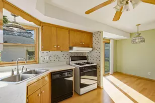 N86W18105 Summit Dr, Menomonee Falls, WI 53051 - Photo 13