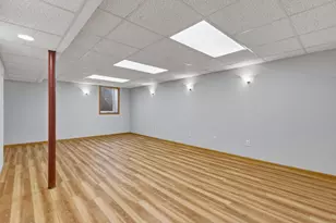 N86W18105 Summit Dr, Menomonee Falls, WI 53051 - Photo 19