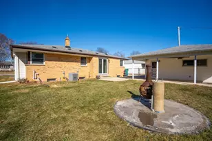 N86W18105 Summit Dr, Menomonee Falls, WI 53051 - Photo 27