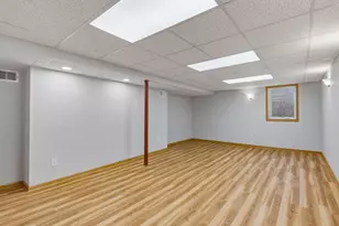 N86W18105 Summit Dr, Menomonee Falls, WI 53051 - Photo 21