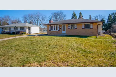 N86W18105  Summit Dr, Menomonee Falls, WI 53051 - Photo 3