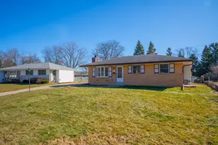 N86W18105 Summit Dr, Menomonee Falls, WI 53051 - Photo 3