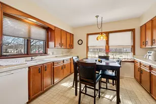 4703 W Jackson Park Dr, Milwaukee, WI 53219 - Photo 15