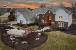 1810 E Bristlecone Dr, Hartland, WI 53029 - Photo 101