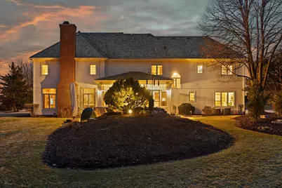 1810 E Bristlecone Dr, Hartland, WI 53029 - Photo 5