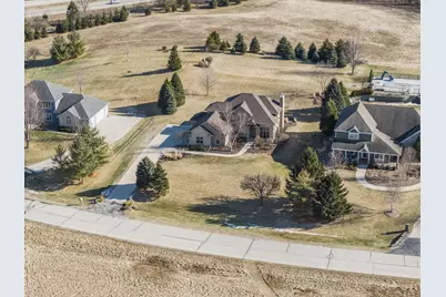 3219  Old Hickory Pl, West Bend, WI 53095 - Photo 3