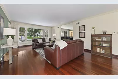 2441 N 97th St, Wauwatosa, WI 53226 - Photo 7