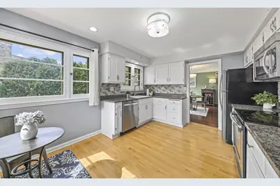 2441 N 97th St, Wauwatosa, WI 53226 - Photo 11