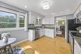 2441 N 97th St, Wauwatosa, WI 53226 - Photo 11