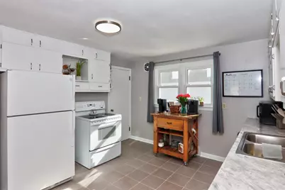 2125  Fairmont St, Manitowoc, WI 54220 - Photo 9