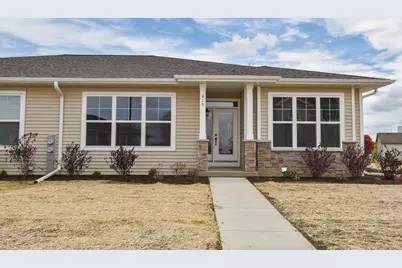 615  Hunter Oaks Blvd #B, Watertown, WI 53094 - Photo 1